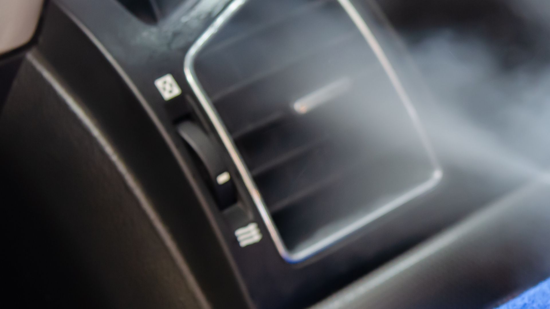 7-reasons-white-smoke-coming-from-ac-vents-in-car-fixed-vehiclechef