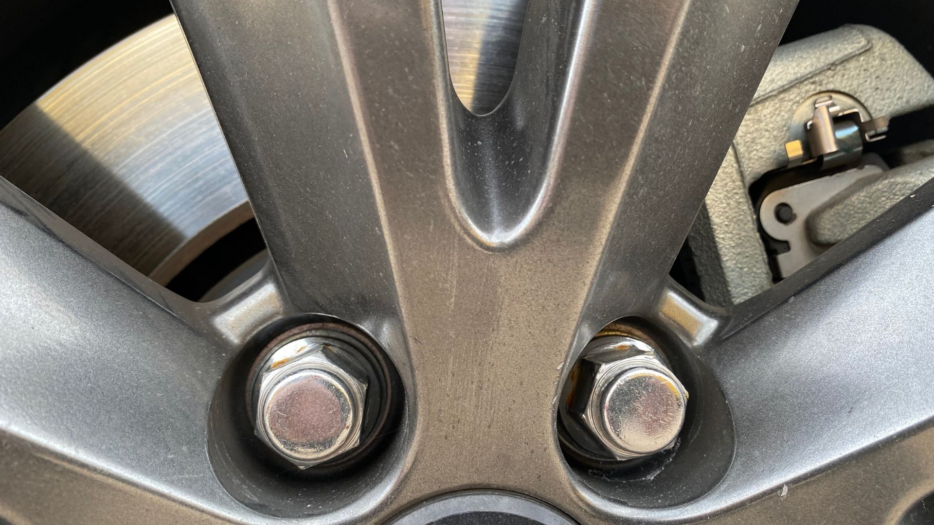 lug nuts break off while driving