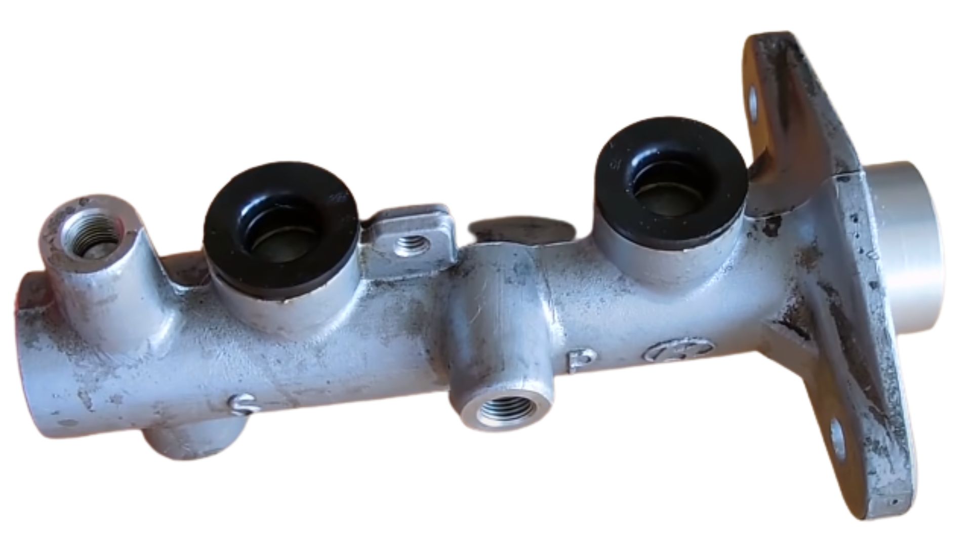 Which Port On Master Cylinder is For Front Brakes