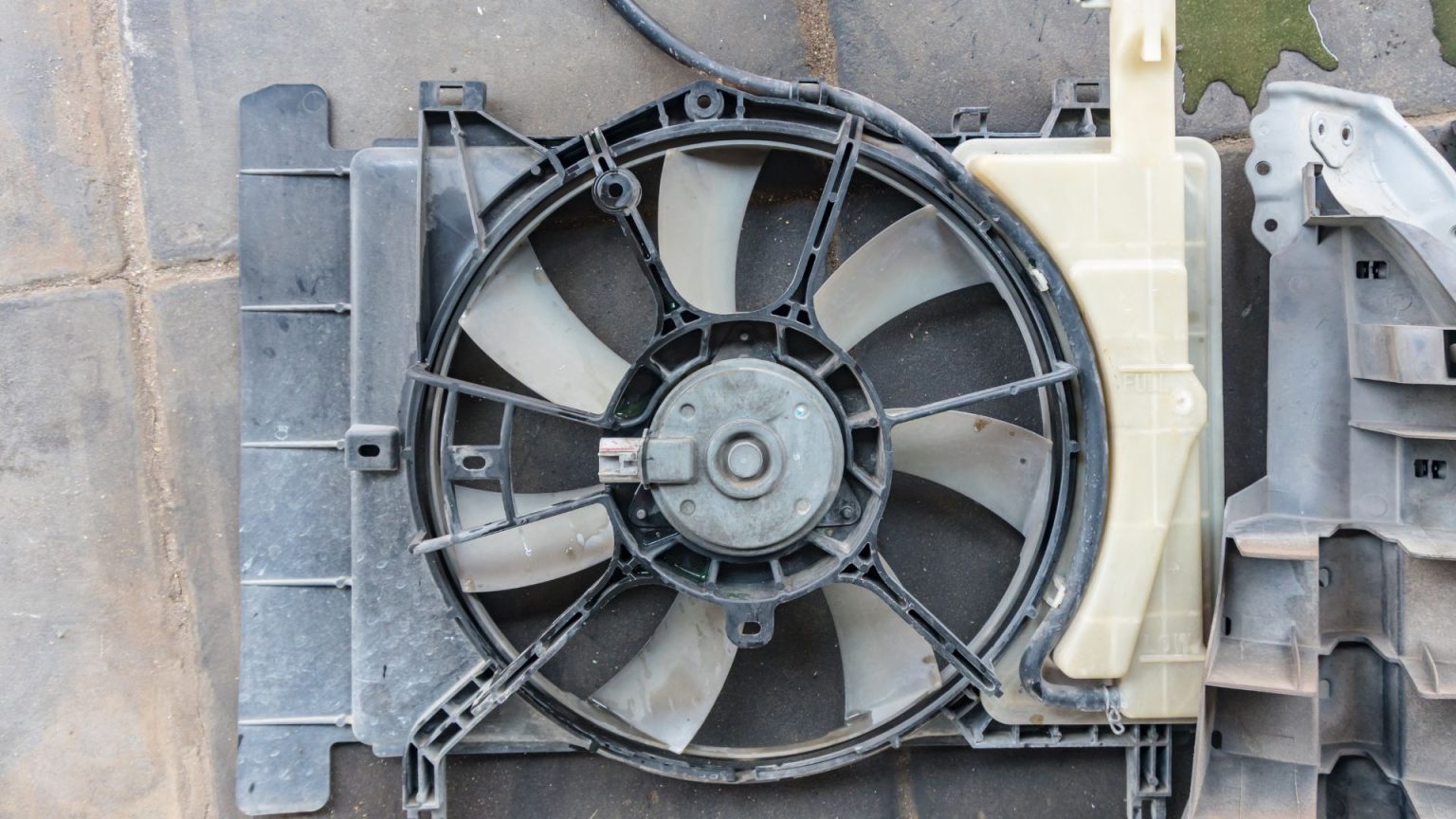 Should A Radiator Fan Come On When A Car Starts? (5 Reasons) VehicleChef